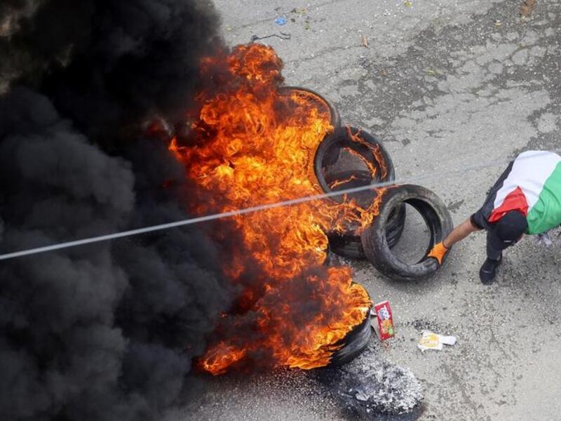 Palestinian Protesters Confront Israeli Police During Ramadan
