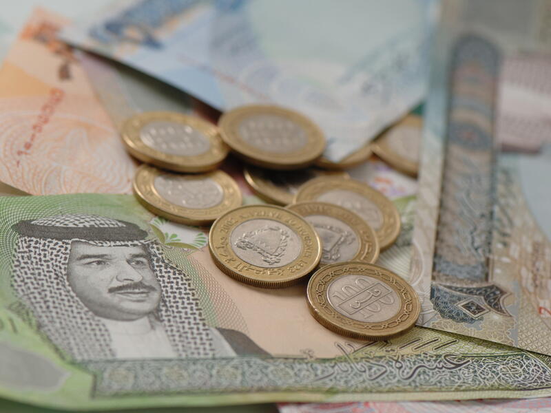 2. البحرين: على الرغم من احتلال البحرين المرتبة الثانية في المنطقة، إلا أن هناك فجوة كبيرة بين تصنيفها العالمي والتصنيف العالمي لدولة الإمارات العربية المتحدة حيث احتلت البحرين المرتبة 66 عالمياً.
