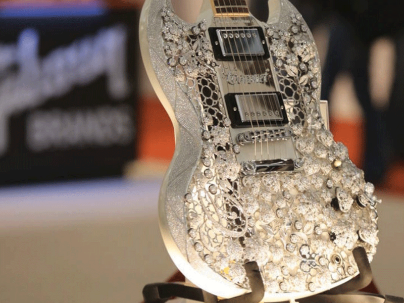 The guitar which is named the "Eden of Coronet" was designed by Mark Lui.