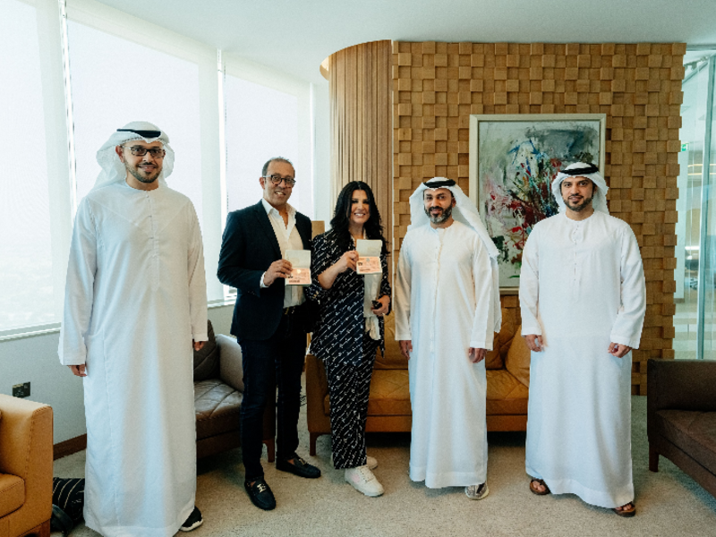 أبوظبي تمنح الإقامة الذهبية للإعلامية المصرية منى الشاذلي