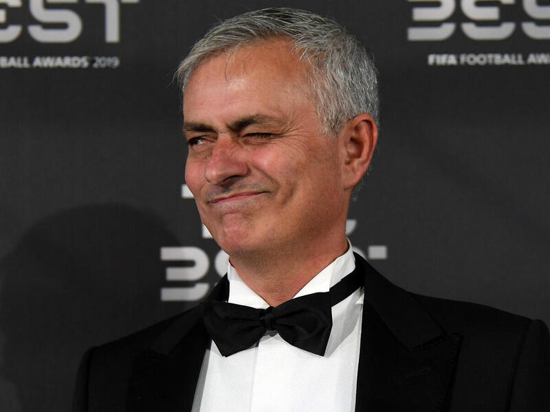 1- البرتغالي جوزيه مورينيو: أنفق 1.6 مليار يورو على 97 لاعباً