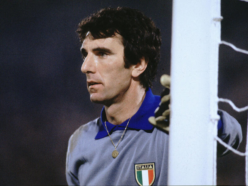 المركز السادس: دينو زوف بـ 112 مباراة دولية