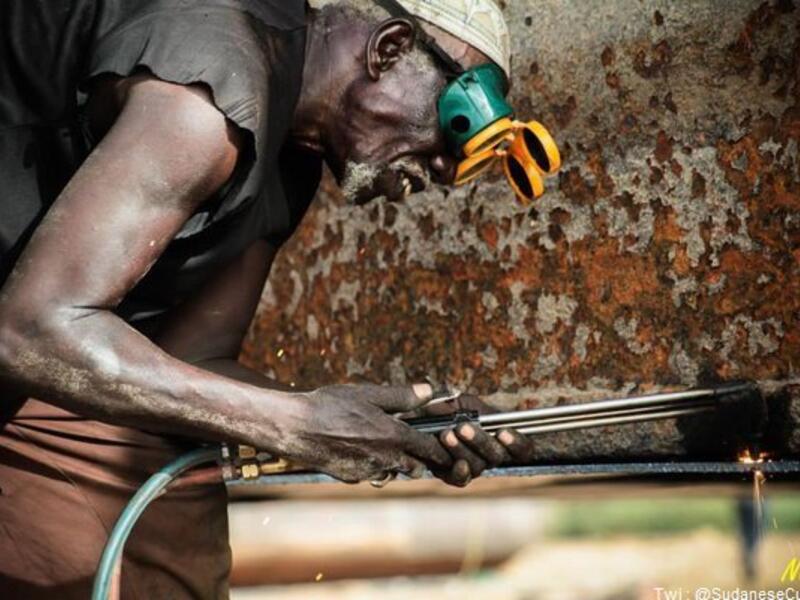 Sudanese working hard as people celebrate Labor Day. (Twitter/ @SudaneseCulture)