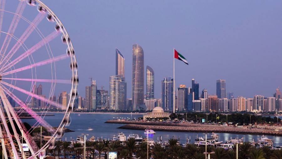 خيارات ترفيهية استثنائية في العاصمة الإماراتية تجمع بين اكتشاف تجارب جديدة في جزيرة ياس والاسترخاء على الشاطئ في الفنادق الفاخرة