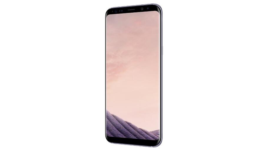 تمكن الركاب من طلب المساعدة على الفور بفضل استخدام هاتف Galaxy S8  من سامسونج، والعائد للمواطن الكندي جيم إيمدي بعدما عثروا عليه مغموراً بالمياه تحت القارب،