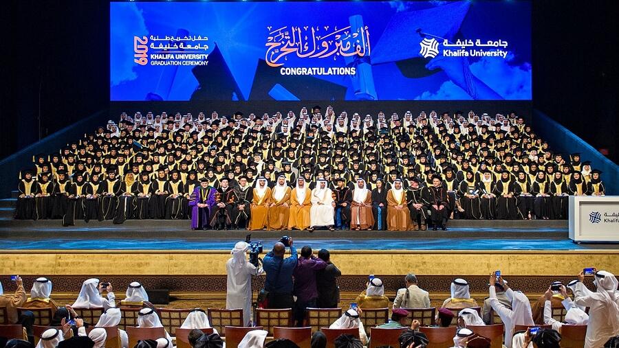 تخريج 408 طلاب وطالبات من خريجي جامعة خليفة تشمل البكالوريوس والماجستير والدكتوراه