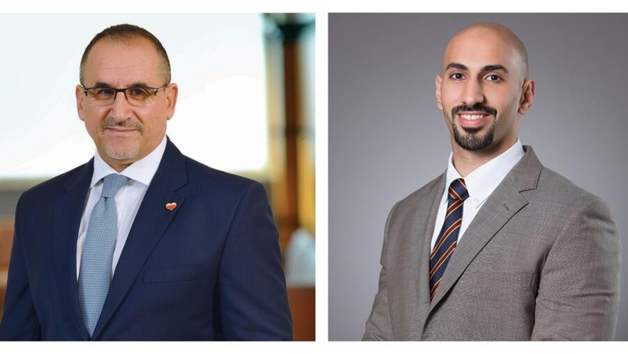 (يسار) الرئيس التنفيذي لبنك البحرين الإسلامي، السيد حسان جرار (يمين) رئيس تنفيذي لدائرة التدقيق الداخلي في بنك البحرين الإسلامي، السيد خالد وهيب الناصر