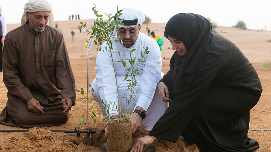سياحة الشارقة وهيئة البيئة والمحميات الطبيعية تنظمان مبادرة بيئية توعوية في المنتثر