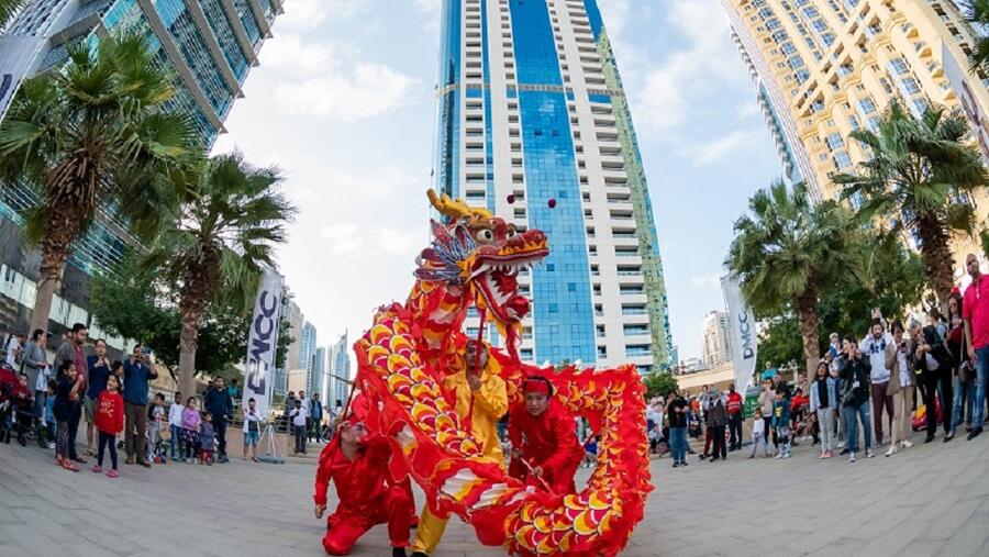 أكثر من 500 مقيم في منطقة أبراج بحيرات جميرا يحضرون فعالية المركز للاحتفال بالسنة الصينية الجديدة