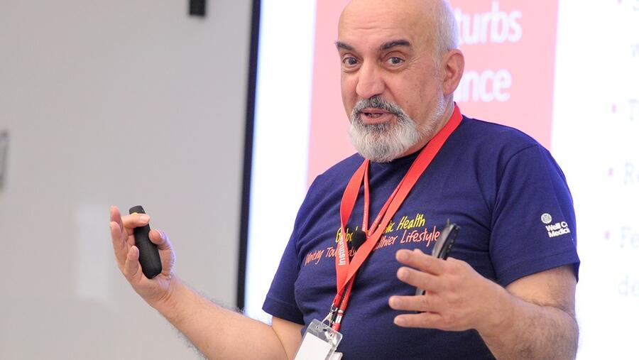 أستاذ مشارك لطبّ الأسرة بمؤسسة قطر: لا يوجد سبب للقلق من كورونا