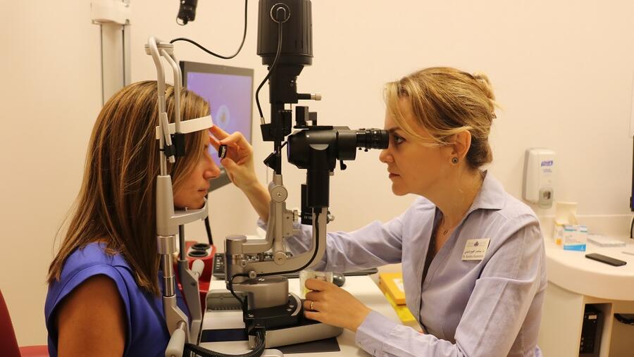 مستشفى مورفيلدز دبي للعيون يربط ما بين الإجهاد وضعف الرؤية