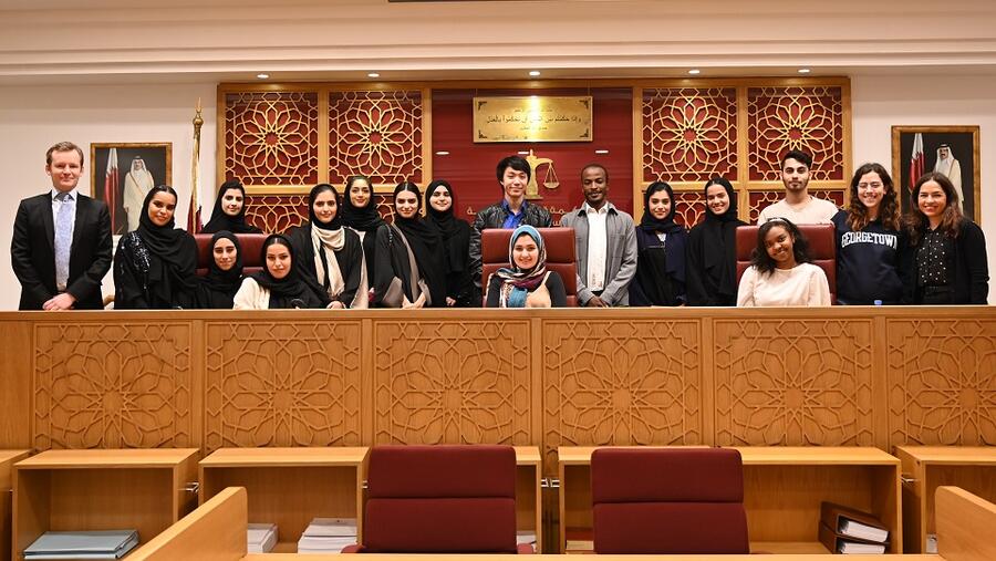 طلاب جورجتاون في قطر يكتسبون رؤية عميقة للنظام القانوني بزيارة محكمة قطر الدولية