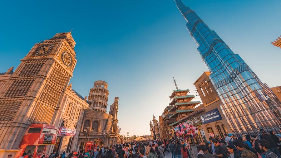 القرية العالمية تطلق كيه بوب كريزي إلى العالمية عبر العرض المسرحي الأول لموسيقى البوب الكورية في العالم على مسرحها الرئيسي