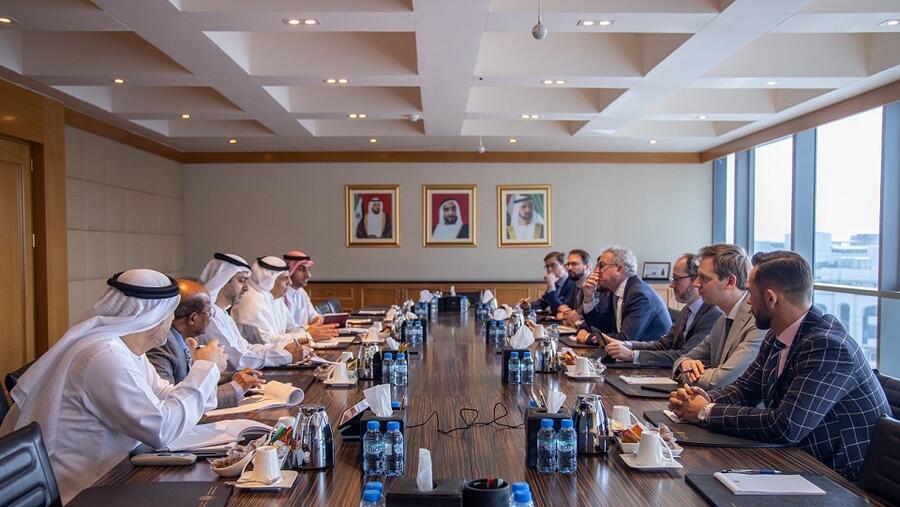 معالي عبيد حميد الطاير يلتقي مع وزير المالية في لوكسمبورغ 