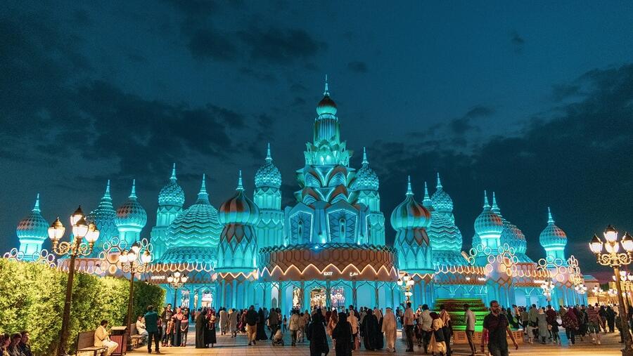 توفر القرية العالمية الفرصة للعائلات والضيوف من جميع الأعمار للاجتماع وتمضية أوقات رائعة مليئة بالذكريات الممتعة والأنشطة والفعاليات ذات المستوى العالمي