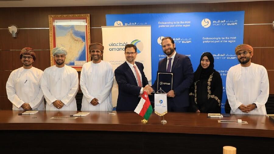 شركة النفط العُمانية للتسويق توقع اتفاقية طويلة الأجل مع ميناء الدقم   