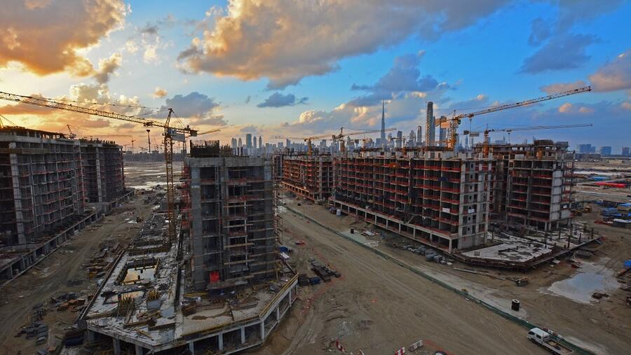 تماشياً مع عام الاستعداد للخمسين عامًا المقبلة في الإمارات، عزيزي تعلن عن عمليات التسليم للعام الجاري، وإطلاق مكاتبها الخارجية والمزيد من التوسع والتنويع