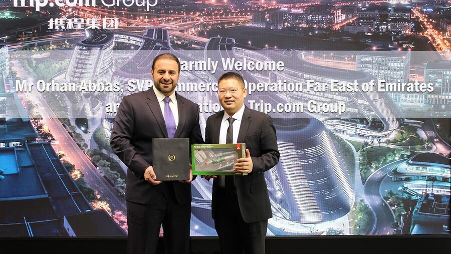 طيران الإمارات توقع مذكرة تفاهم مع مجموعة سفر صينية كبرى