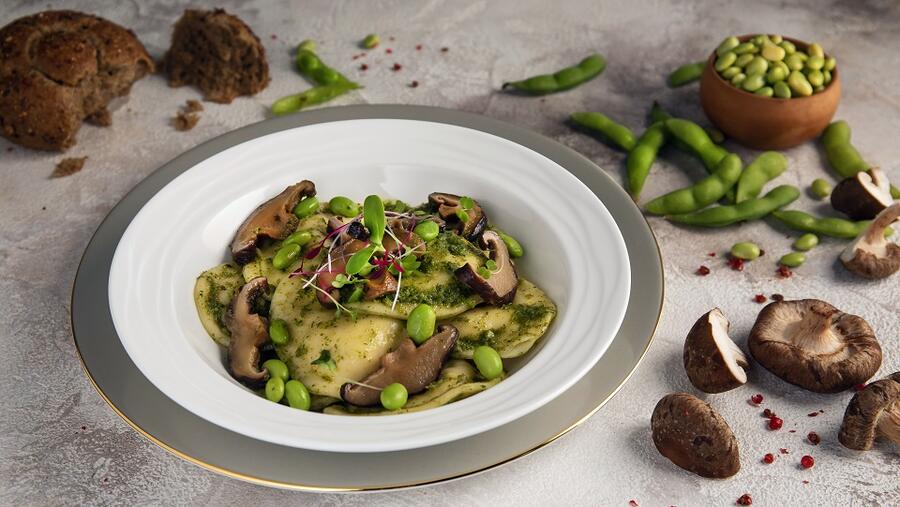 أطباق نباتية صرفة على رحلات طيران الإمارات