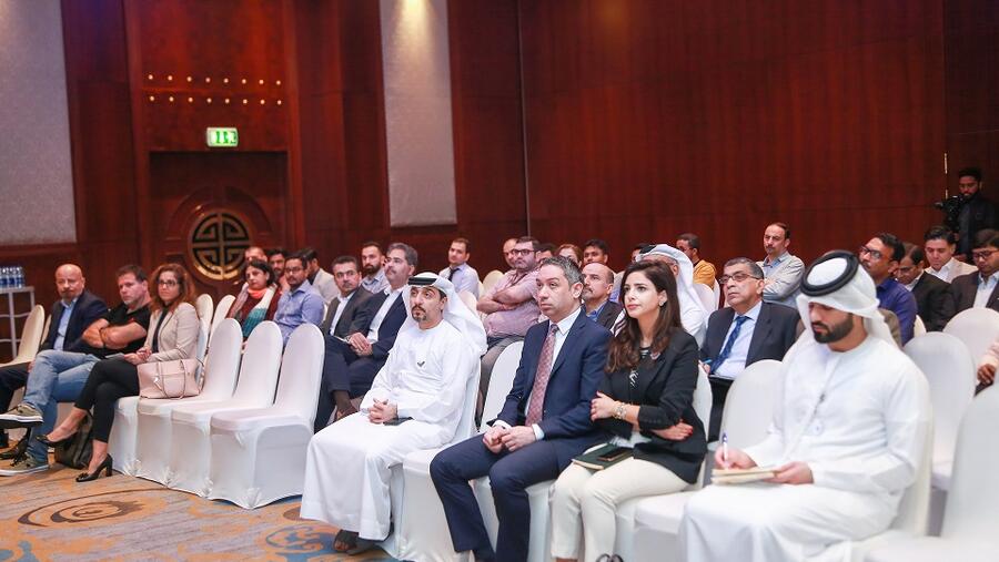 الاتحادية للضرائب تكثف استعداداتها لتنفيذ قرار منع استيراد تبغ الأرجيلة ولفائف السجائر التي تسخن كهربائياً بدون الطوابع الضريبية الرقمية