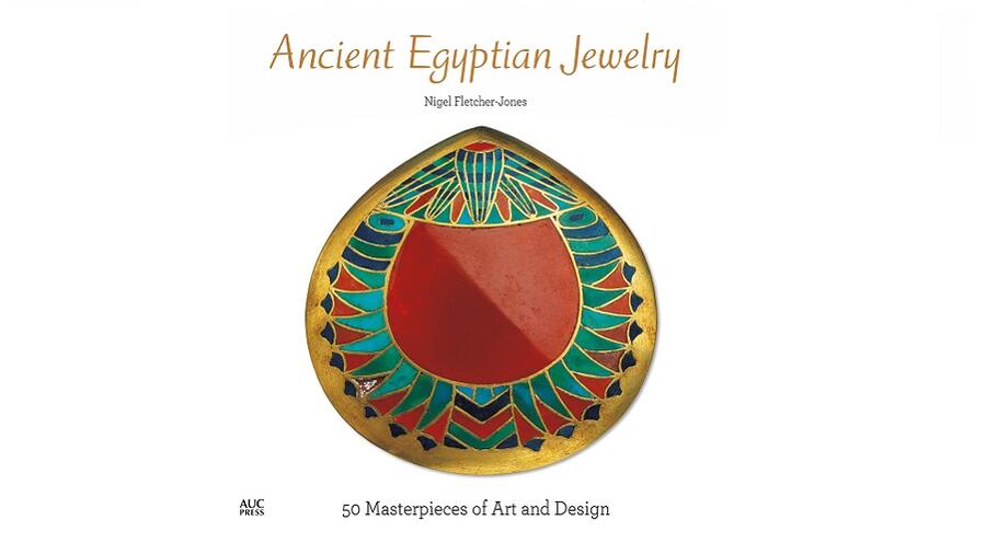 يتناول كتاب Egypt Inside Out مصر في القرن الحادي والعشرين وجغرافيتها المتنوعة والرائعة ويلقي الضؤ على سكانها.