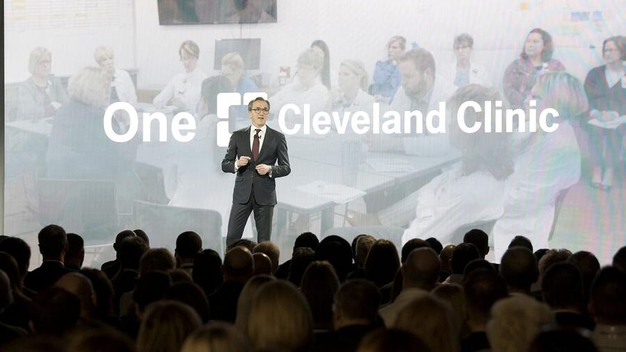 الرئيس التنفيذي لكليفلاند كلينك يكشف في خطاب حالة المستشفى السنوي عن إنجازات مثيرة في السلامة
