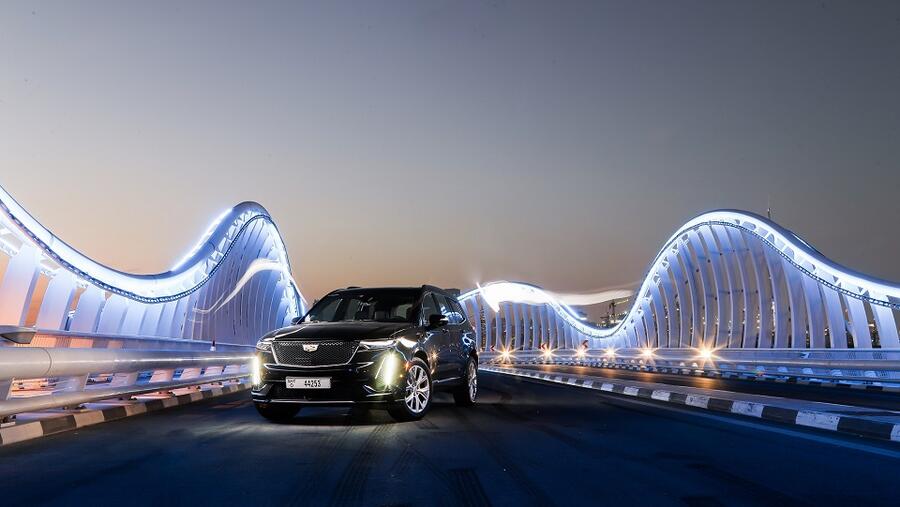 توفر سيارة الكروس أوفر الجديدة كليًا بثلاثة صفوف من المقاعد تجربة ركوب رائعة في كل مقعد، وتزخر بتقنيات أمان شاملة سواء قياسية كانت أم متوفرة