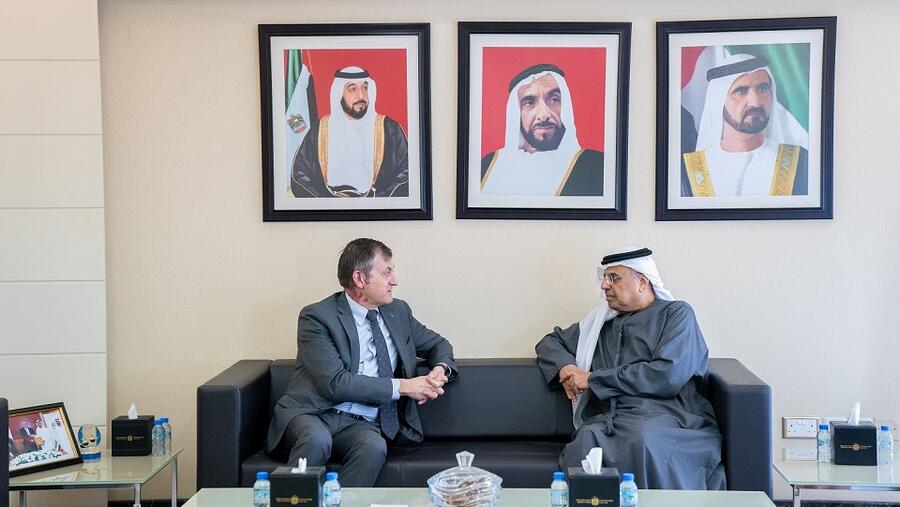 معالي عبيد حميد الطاير يلتقي مع سعادة سفير الاتحاد الأوروبي لدى الدولة