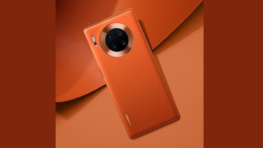 يأخذ HUAWEI Mate30 Pro 5G مفهوم تصميم الهواتف إلى آفاق جديدة وجريئة مستوحاة من شكل الهالة الدائري؛ إذ تُضفي الهالة الحلقية اللامعة لمسة فريدة من الأناقة على الهاتف.