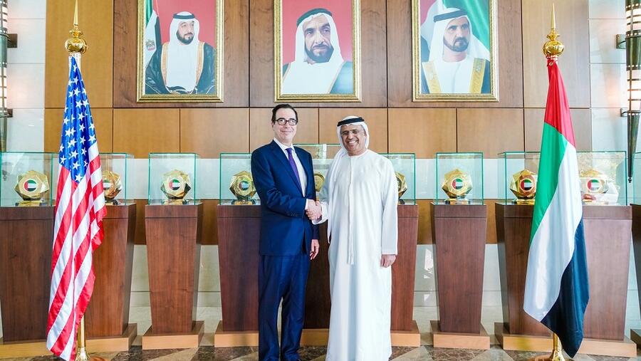 معالي عبيد حميد الطاير يجتمع مع معالي ستيفن منوشن وزير الخزانة الأمريكي