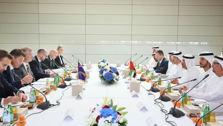 الإمارات ونيوزيلندا يوقعان على 12 بنداً للتعاون في قطاعات اقتصادية وتجارية