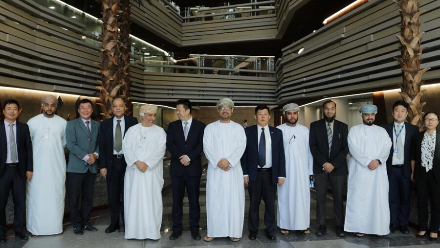 البنك الوطني العُماني يوقع اتفاقية تسهيل ائتماني طويل الأجل مع شركة الدقم لمجمع مواد البناء