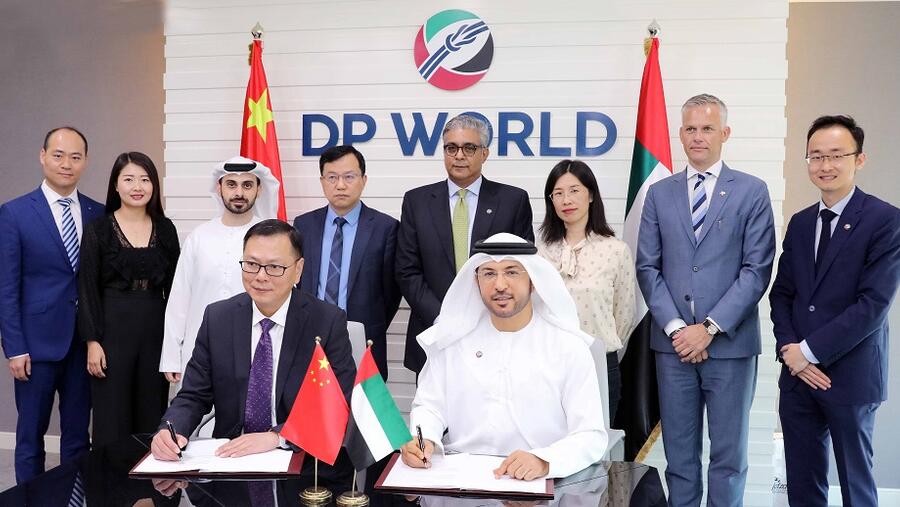 موانئ دبي العالمية إقليم الإمارات توقع مذكرة تفاهم مع شركة زهيدي الصينية لاستشراف الجيل الجديد من الخدمات اللوجستية العالمية في دبي