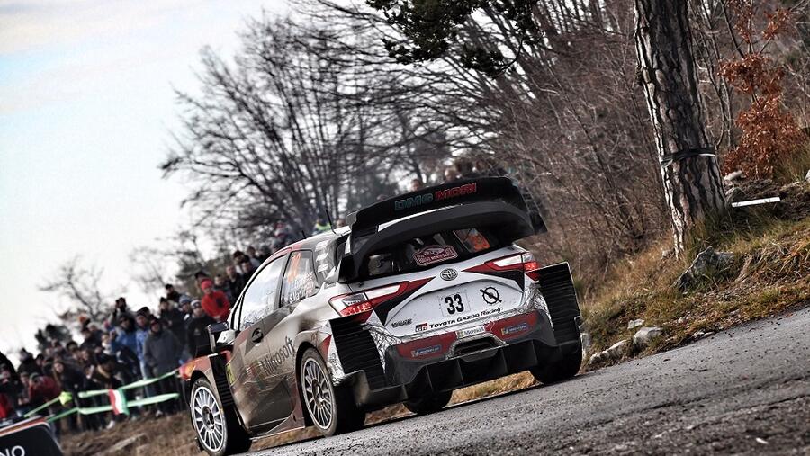 تبادل السائقان أوجير وإيفانز الصدارة خلال اليومين الثاني والثالث من الرالي بعد أن ارتفع زخم أدائهما بسرعة على متن سيارة تويوتا يارس للراليات. 