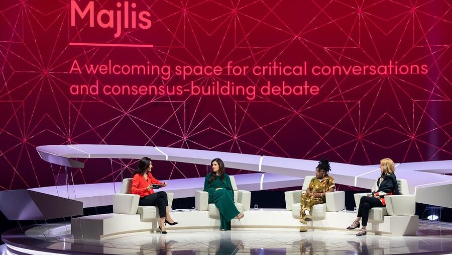 عُقدت فعالية مناظرات الدوحة، التي ركزت على المساواة بين الجنسين، ببث مباشر على الإنترنت، مما سمح للأفراد في جميع أنحاء العالم بالمشاركة بدون حضور شخصي وسط الوضع الحالي مع فيروس كورونا (كوفيد-19)