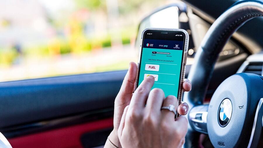 توفر منصة ENOCPay للعملاء القدرة على التزوّد بالوقود دون الحاجة لأي تلامس مع أجهزة الدفع أو موظفي المحطة