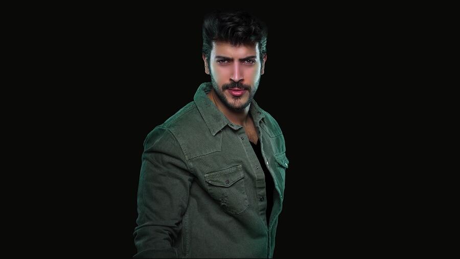 أمسية استثنائية يحييها النجم الكويتي عيسى المرزوق على المسرح الرئيسي في القرية العالمية