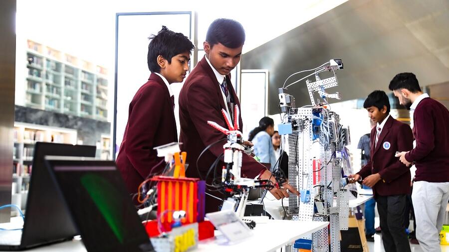 برنامج حافل من الفعاليات المتنوعة على مدار الشهر لكل فئات المجتمع من مختلف الأعمار