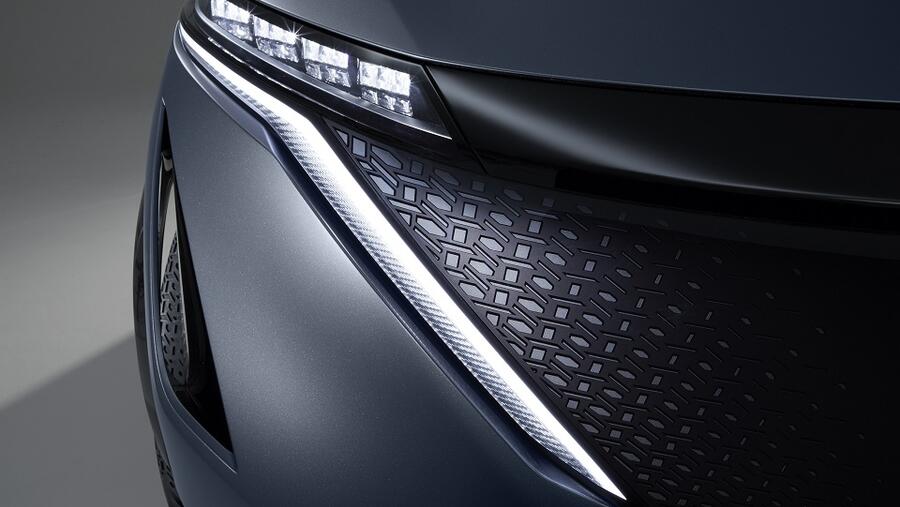 لم تتغير أساسيات السيارات منذ أكثر من قرن لكنّ الانتقال الجماعي المقبل إلى اقتناء السيارات الكهربائية يتيح فرصاً جديدة لإعادة ابتكار الطرق التي نبني ونصيغ بها شكل السيارات وندمجها في حياتنا.