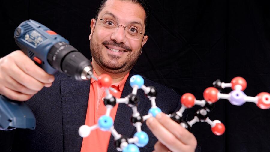 عالِم من وايل كورنيل للطب قطر يبتكر أصغر مثقاب في العالم