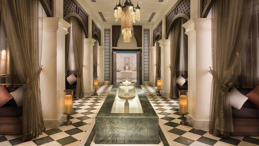 يمكن للسيدات تدليل أنفسهم برفقة الصديقات والاستمتاع بالرحة والهدوء بعيدًا عن صخب الحياة اليومية، في نادي "أفيتاني سبا" الصحي الفاخر