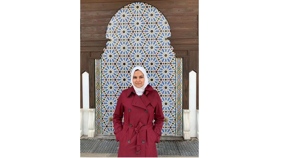 يحمل كتاب جديد من تأليف الدكتورة سهيرة صّديقي، الأستاذة المشاركة بجامعة جورجتاون، وهي الجامعة الشريكة لمؤسسة قطر الذي يحمل عنوان "القانون والسياسة في عهد العباسيين: صورة فكرية للجويني" (كامبردج 2019)