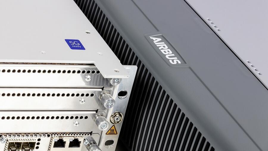 ابتكار  جديد مزوّد بإمكانية الوصول إلى نظم تيترا وشبكات الاتصال من الجيلين الرابع أو الخامس