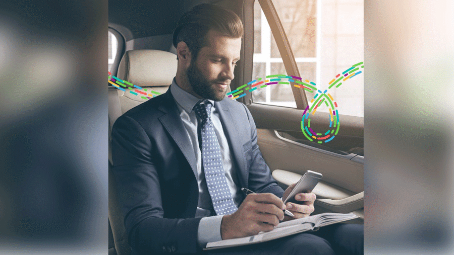 تقدم "كريم" خدمات سهلة الطلب والاستخدام؛ إذ بكبسة زر واحدة، يمكن استدعاء أقرب كابتن متاح من الكباتن الموثوقين والمدربين تدريباً عالياً