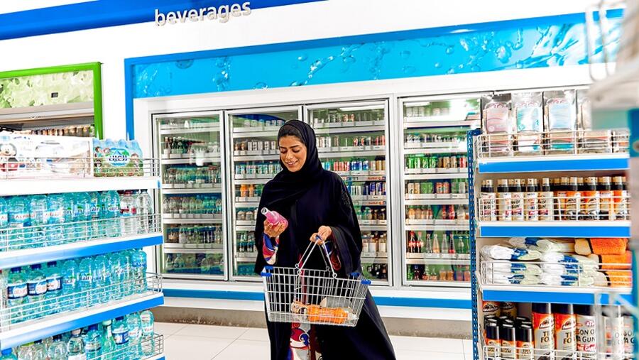 زبائن واحة أدنوك يمكنهم الآن شراء الحليب والأرز والسكر والملح والطحين وغيرها من المنتجات الضرورية