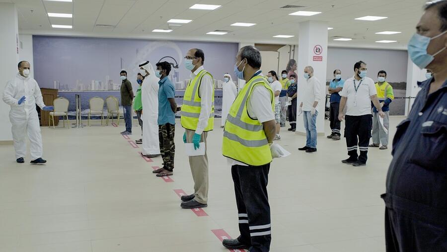 موانئ أبوظبي توفر مراكز لإجراء فحوصات الكشف عن فيروس كورونا المستجد لكوادرها التشغيلية في ميناءي خليفة وزايد