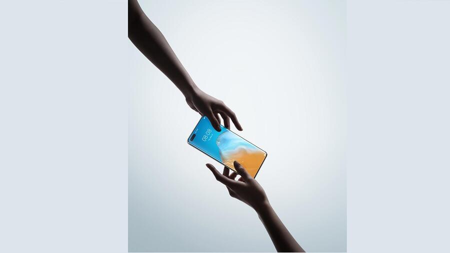 يُعدّ HUAWEI P40 Pro الهاتف الذكي الرائد الجديد والرفيق المثالي لتنعموا بأجمل الأوقات خلال بقائكم في المنزل لأوقات طويلة في هذه الفترة. 