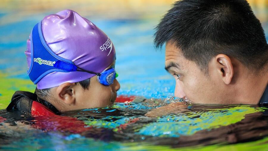 بلسان حالها: الشمولية هي ما يُميز برنامج السباحة لذوي الاحتياجات الخاصة بمؤسسة قطر