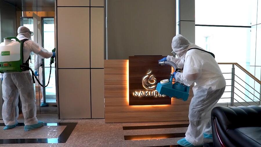  تستمر "نخيل" بتطهير نقاط الاتصال والمصاعد كل ساعتين في جميع مبانيها السكنية