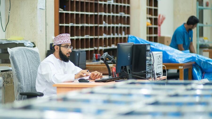 بريد عُمان تطلق خدمة البريد السريع الدولي الممتاز (IPEX) لتسليم المستندات والبعائث الدولية خلال 3 أيام